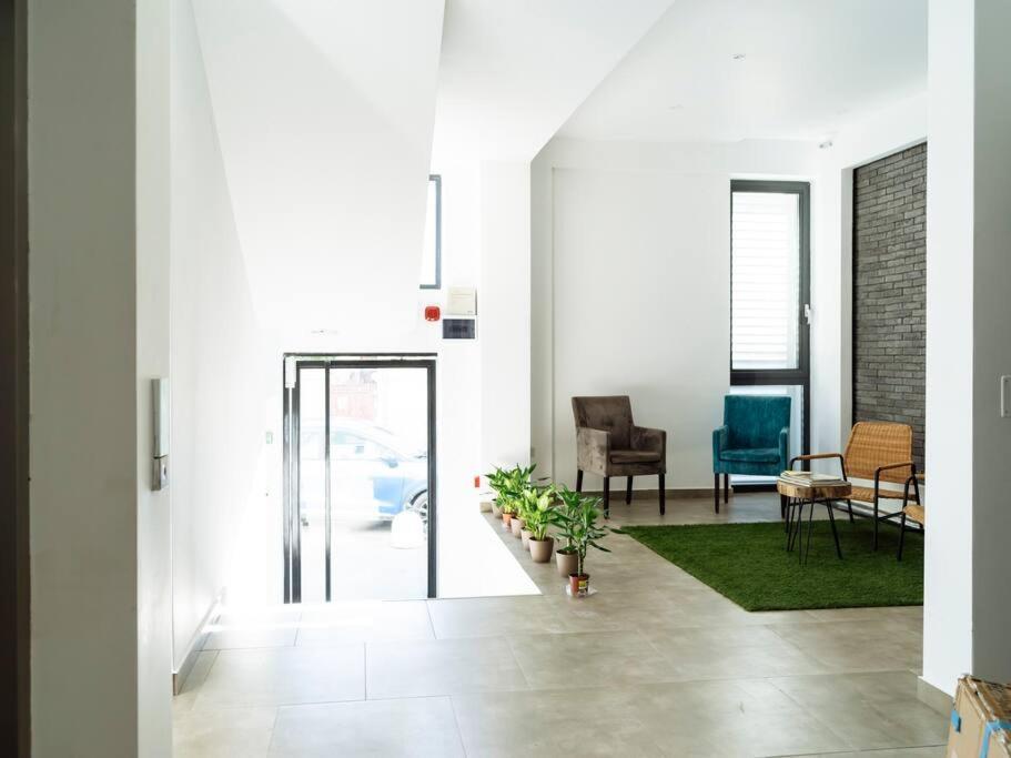 Central 5 Apartment - New Building & Parking Bucharest Exterior photo