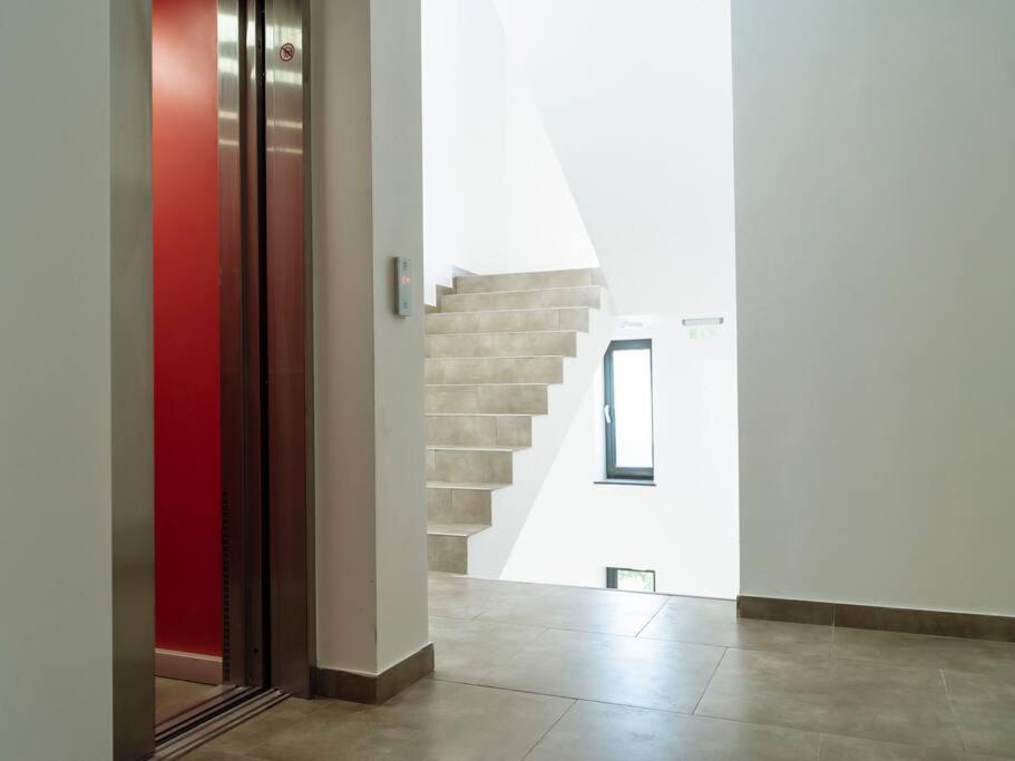 Central 5 Apartment - New Building & Parking Bucharest Exterior photo