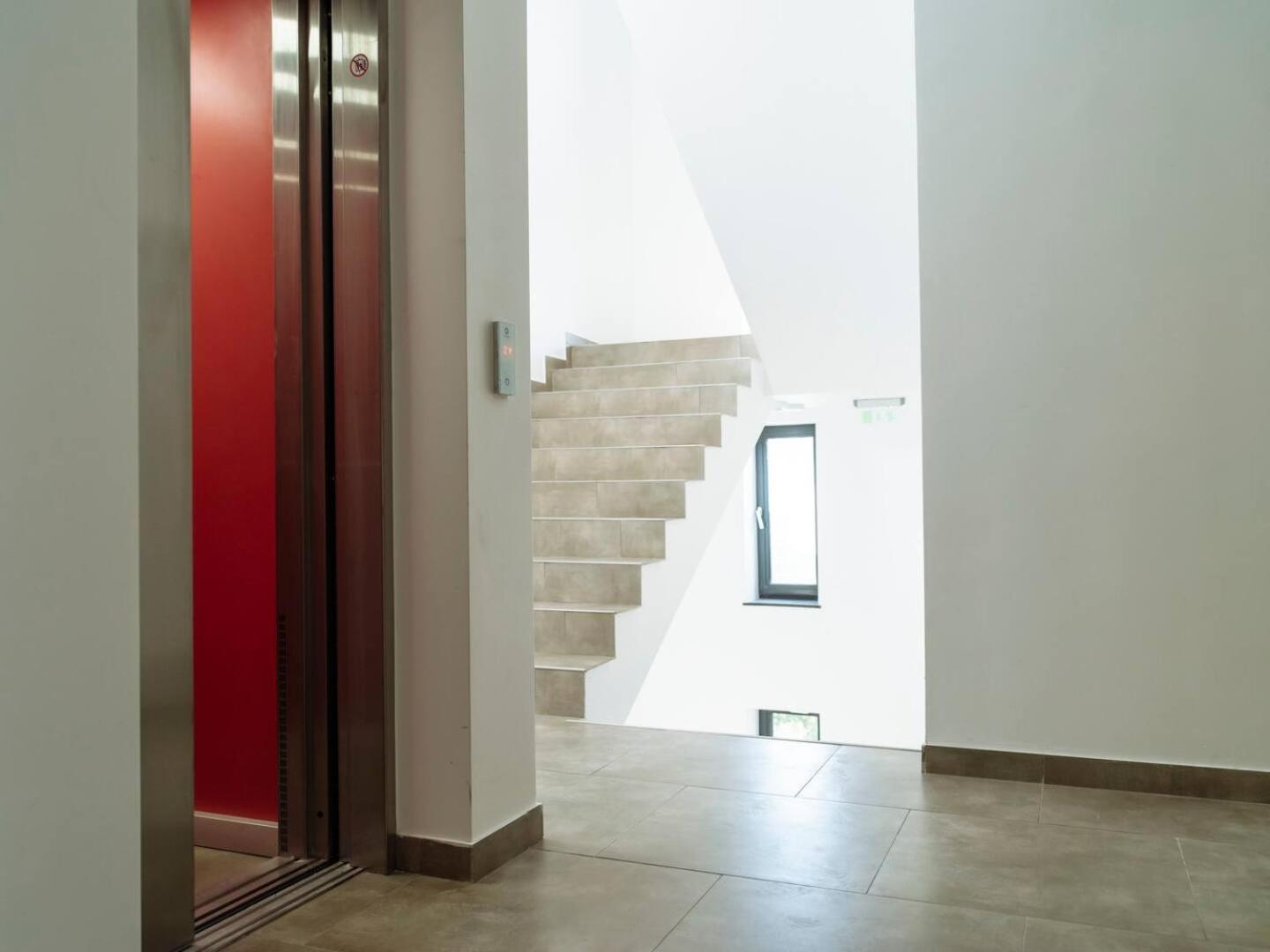 Central 5 Apartment - New Building & Parking Bucharest Exterior photo